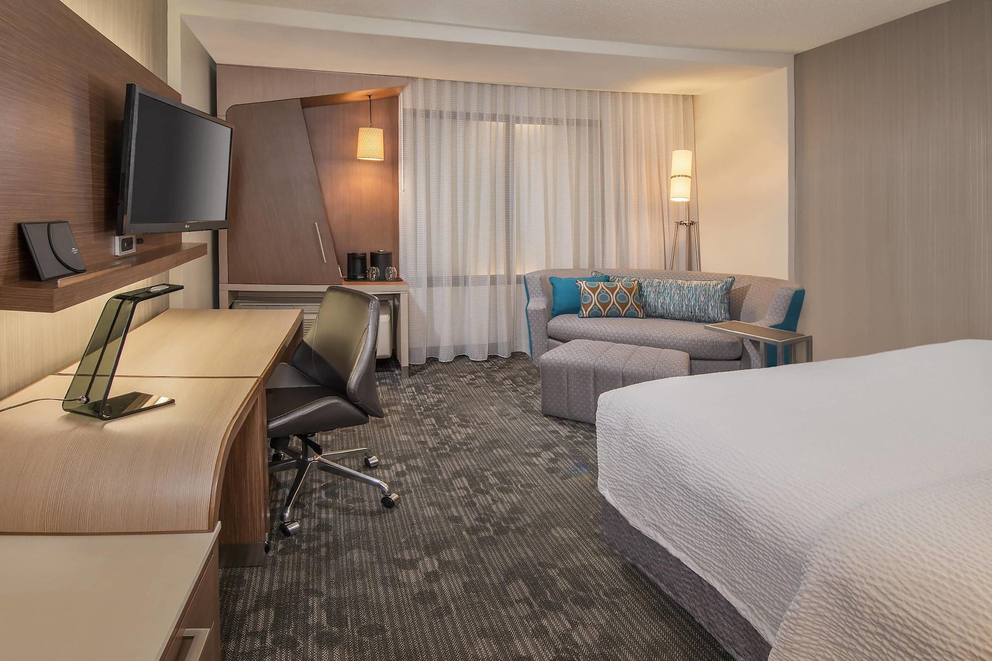 Courtyard By Marriott Atlanta Alpharetta/Avalon Area Hotell Exteriör bild