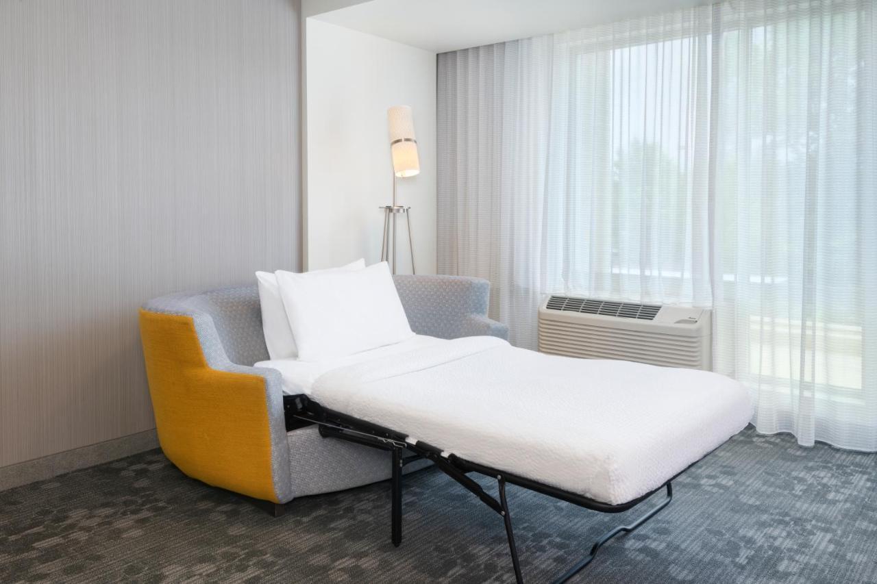 Courtyard By Marriott Atlanta Alpharetta/Avalon Area Hotell Exteriör bild