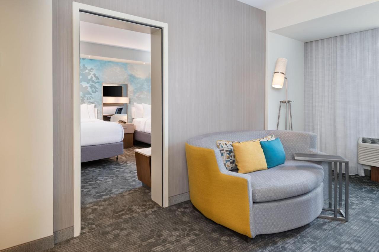 Courtyard By Marriott Atlanta Alpharetta/Avalon Area Hotell Exteriör bild
