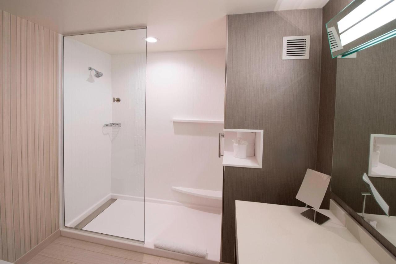 Courtyard By Marriott Atlanta Alpharetta/Avalon Area Hotell Exteriör bild