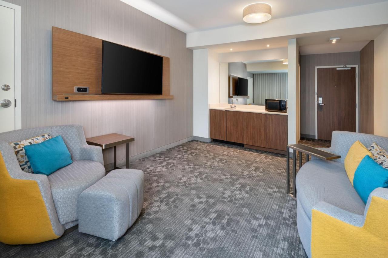 Courtyard By Marriott Atlanta Alpharetta/Avalon Area Hotell Exteriör bild