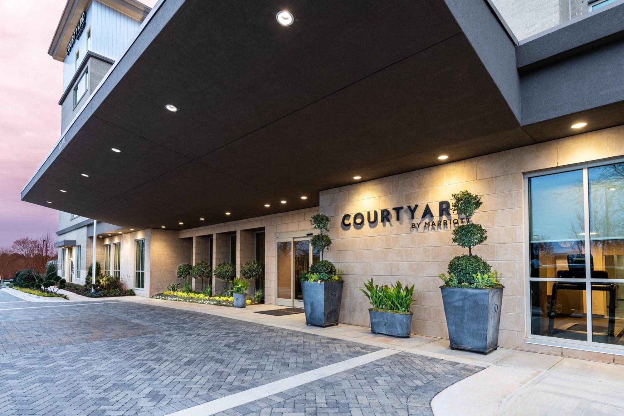 Courtyard By Marriott Atlanta Alpharetta/Avalon Area Hotell Exteriör bild