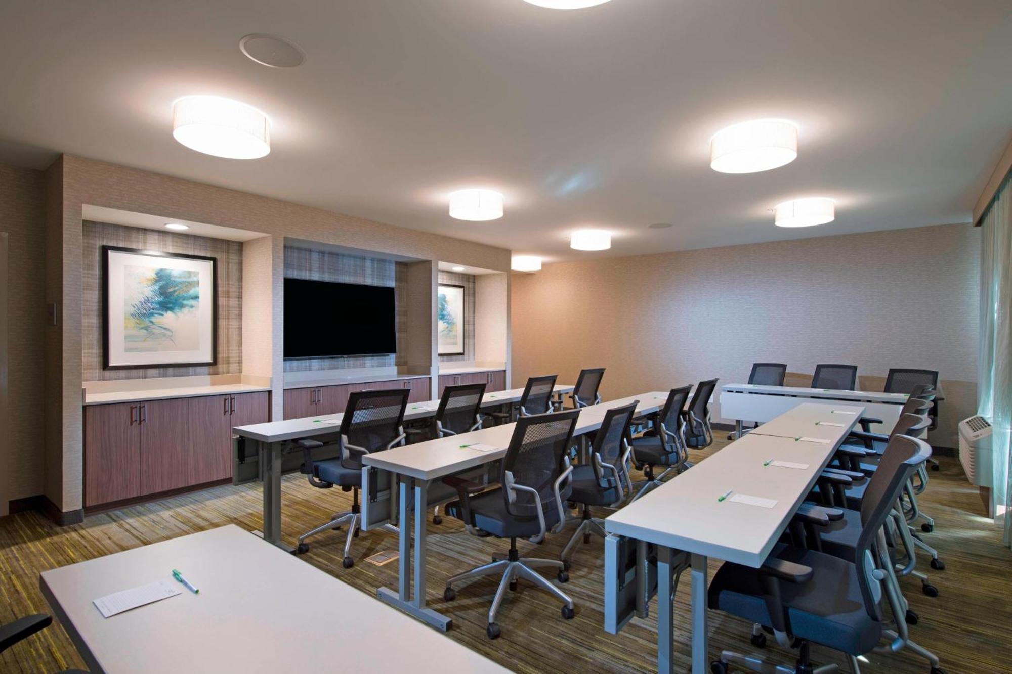 Courtyard By Marriott Atlanta Alpharetta/Avalon Area Hotell Exteriör bild