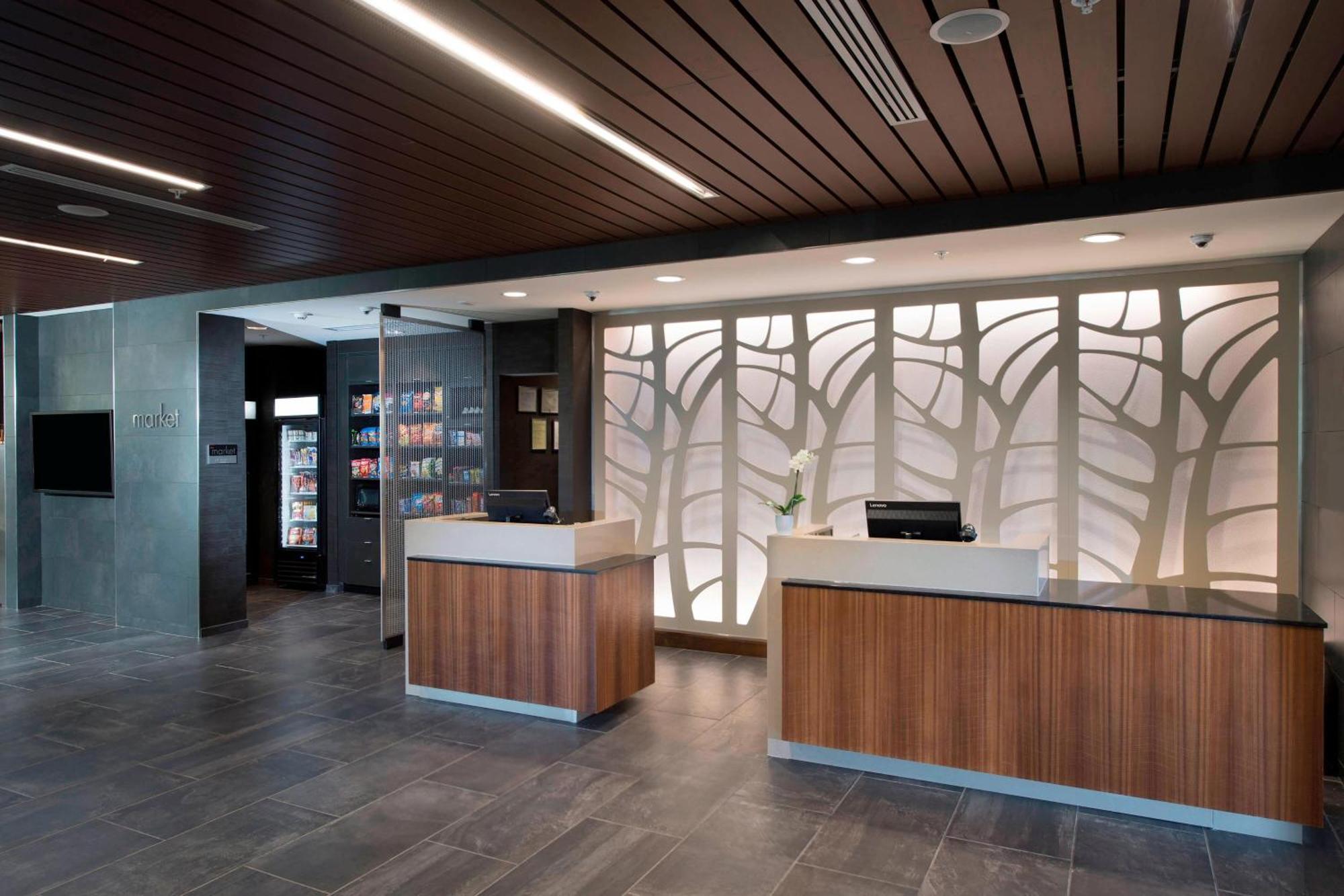 Courtyard By Marriott Atlanta Alpharetta/Avalon Area Hotell Exteriör bild